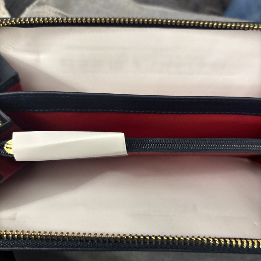 Victorinox Women's Navy Victoria Continental 2.0  Wallet - Picture 2 of 7